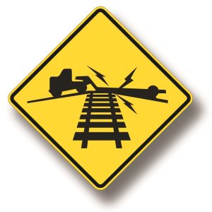 Low-ground clearance railroad crossing sign