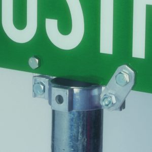 Flat blade bracket