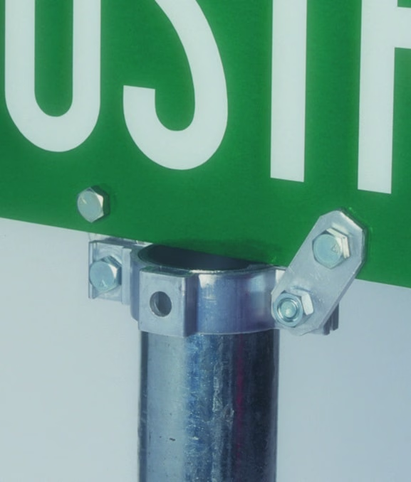 Flat blade bracket